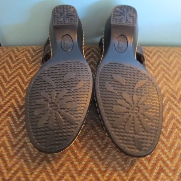 I LOVE COMFORT Strappy Comfort Sandal Wedges - Picture 4 of 5